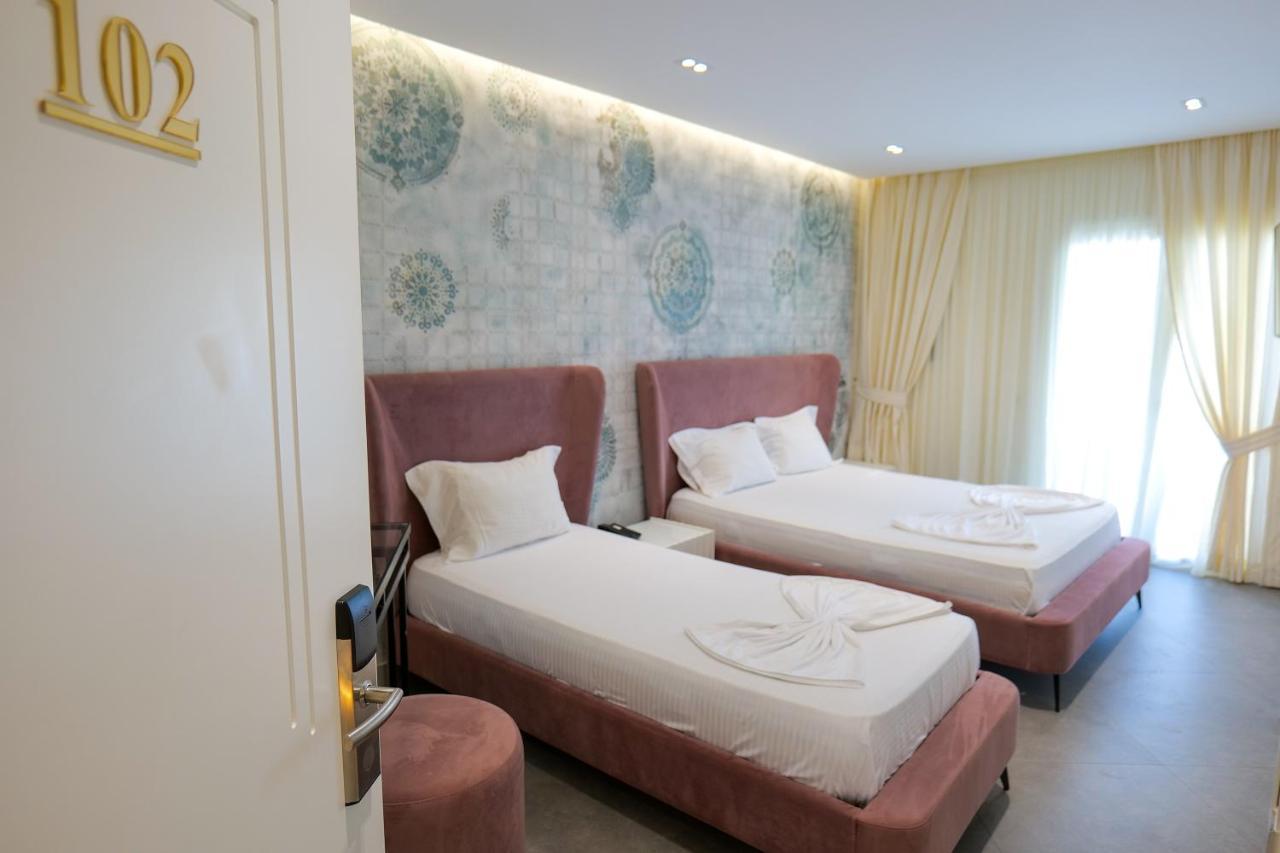 Blue Boutique Hotel Dhërmi 外观 照片